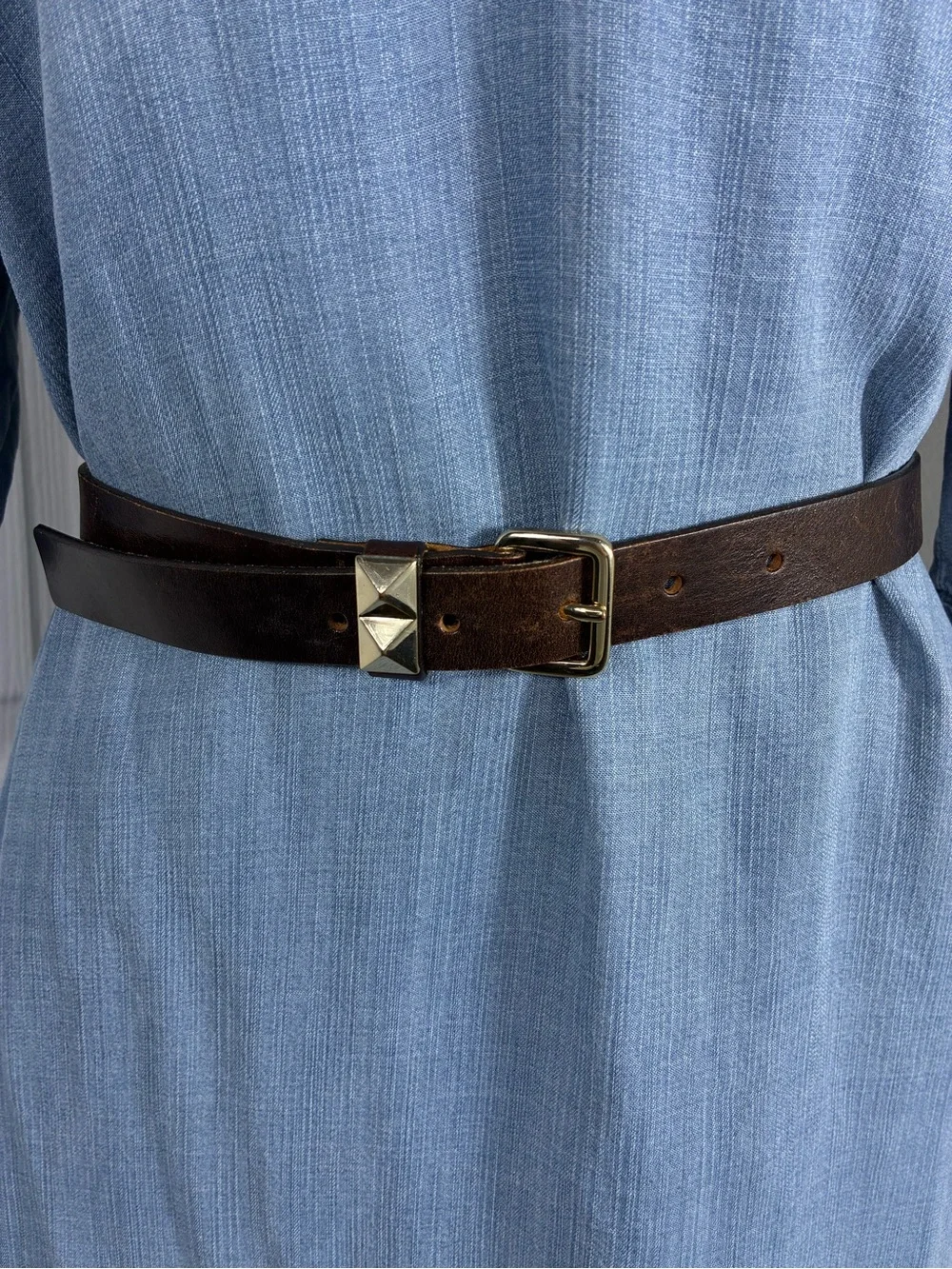 GAP Womens belt Sz M Brown Leather Silver Pyramid Studs